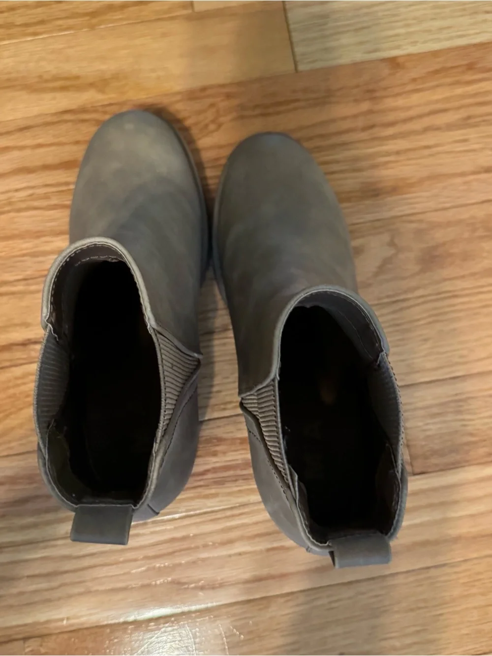 MIA Taupe Women's Chelsea Lug Sole Ankle Boots - Size 6.5